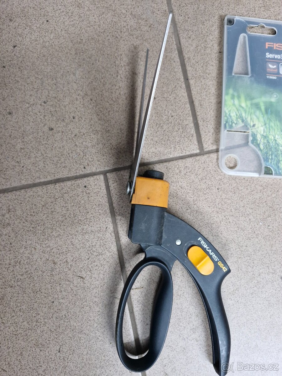 Nůžky na trávu Fiskars - 5