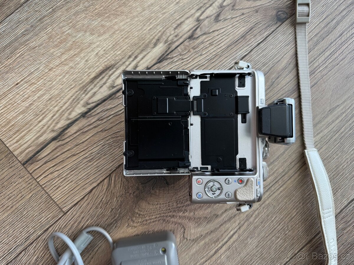 Olympus PEN E-PL8 - 5