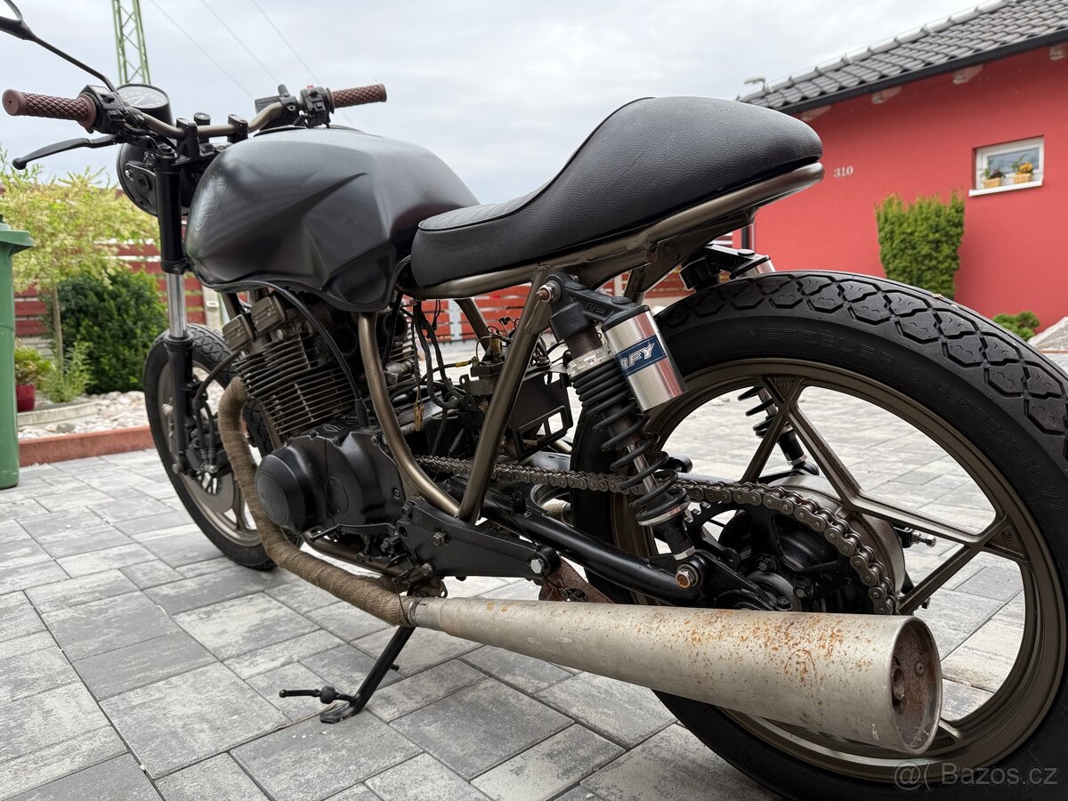 Suzuki GSX400e Cafe Racer - 5