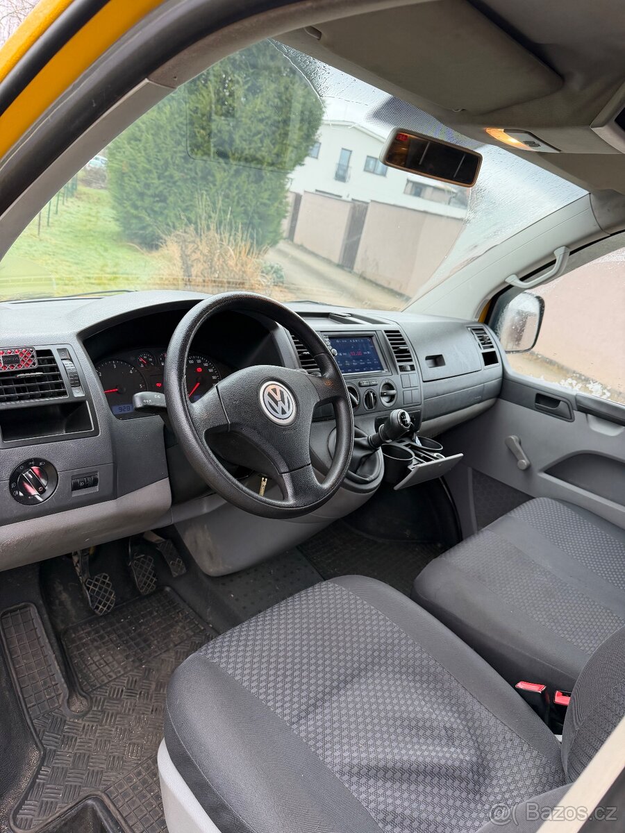 VW Transporter T5 1.9 TDI 63 kW 9 míst klima,tažné - 5