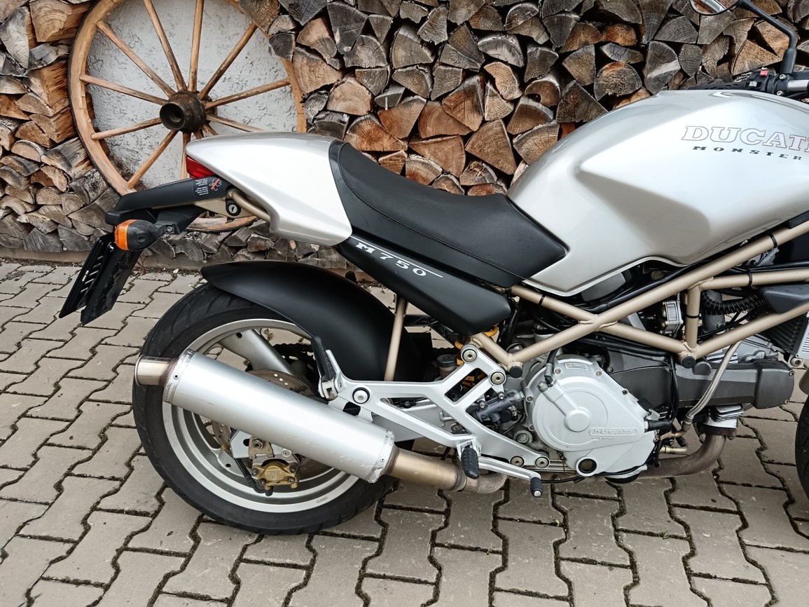 DUCATI MONSTER 750 - 5