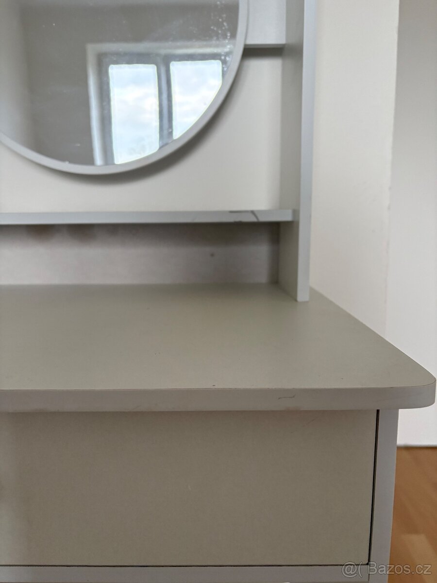 Kosmetický stolek - 5