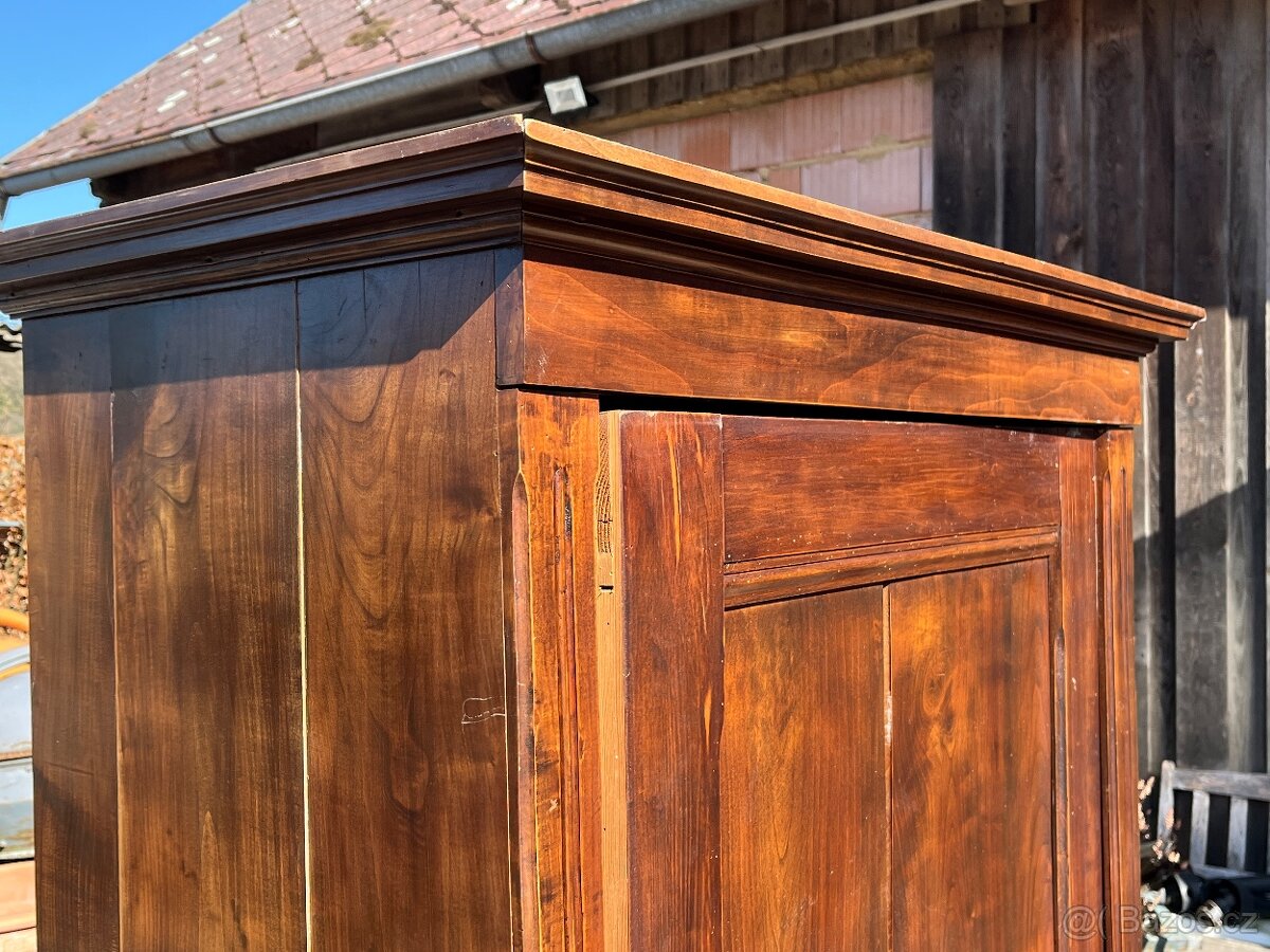 Masivní skříň - AKCE doprava - 5