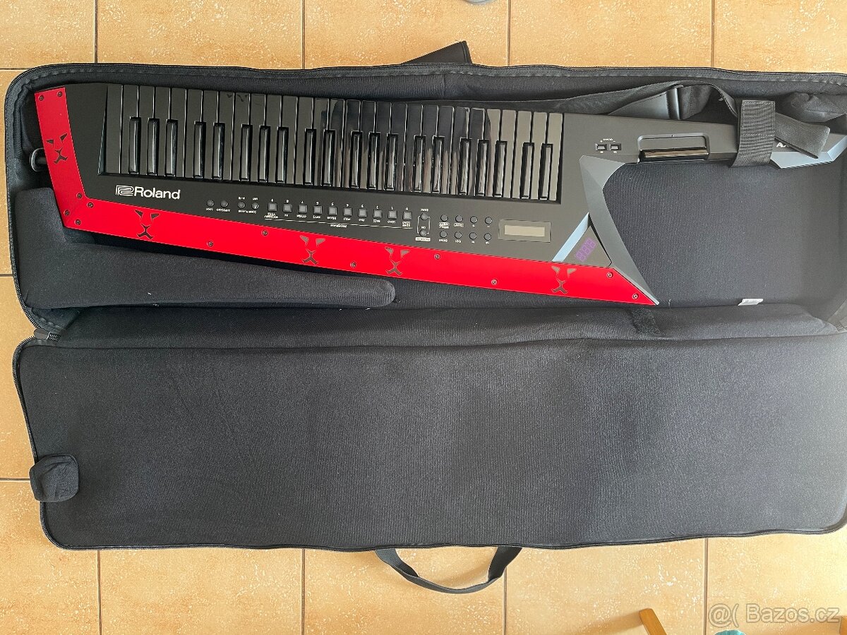 Prodám Roland AX-Edge + originál obal + stojan + Boss 20-WL - 5