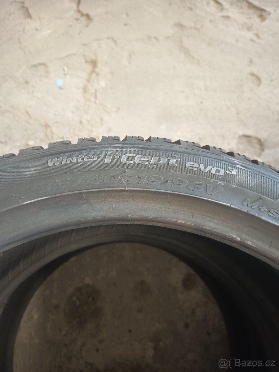 Zimní pneu 235/40 r19 - 5