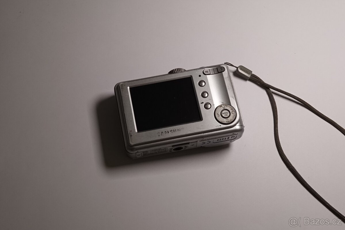 Retro fotoaparát Samsung Digimax S500 - 5