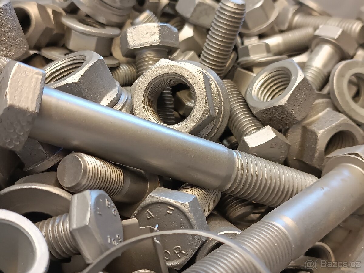 Strojní čištění spojovacího materiálu a nový pozink. - 5