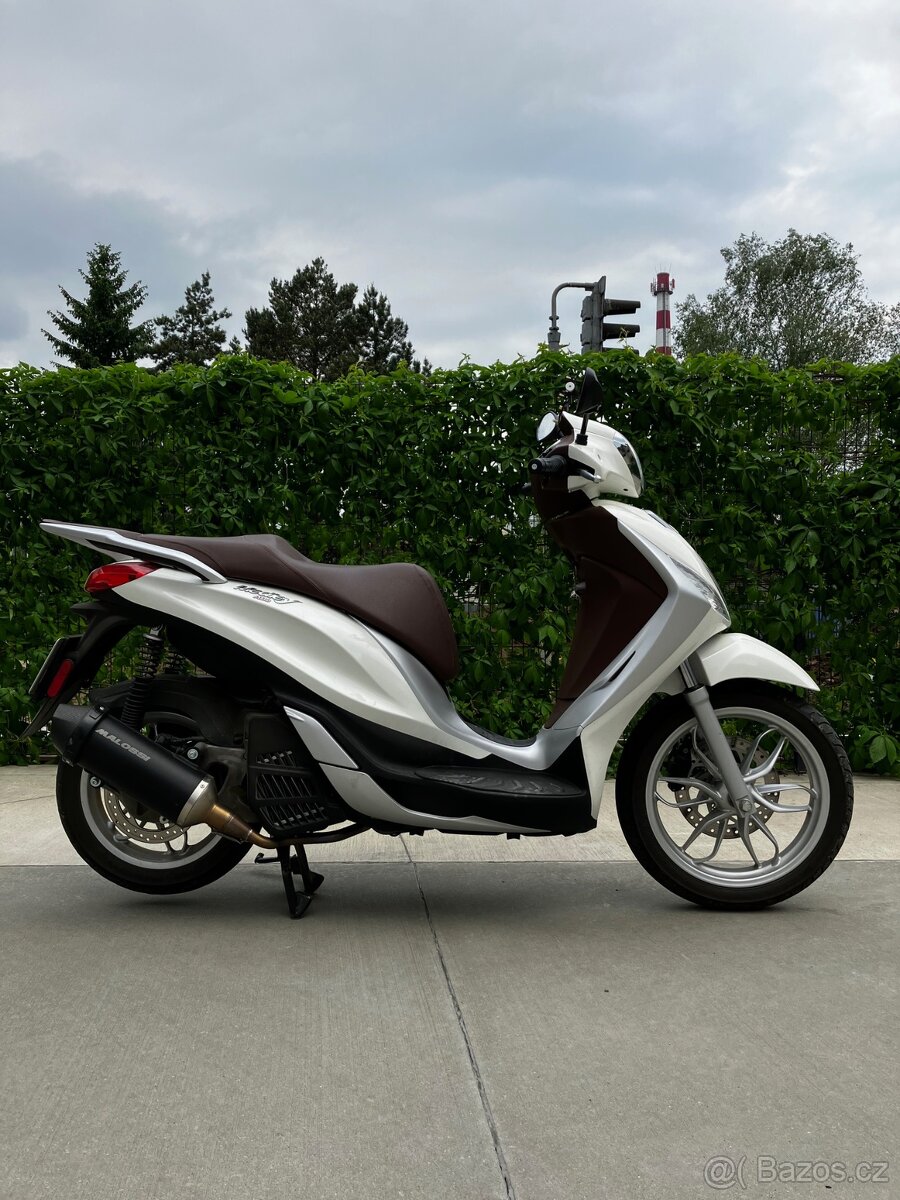 Skútr Piaggio Medley 150 - 5