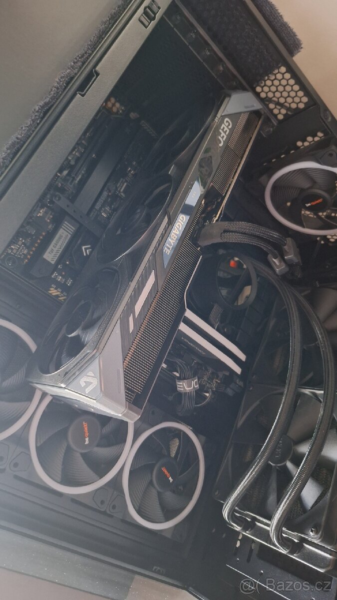 GIGABYTE GeForce RTX 5070 GAMING OC 12GB - 5