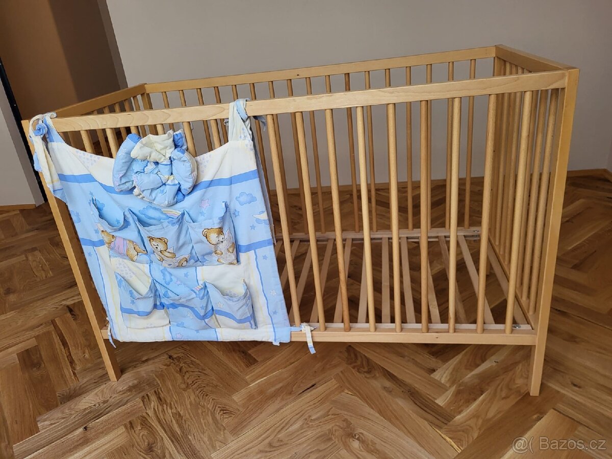 Dětská postýlka s matrací, kapsářem a mantinelem - 5