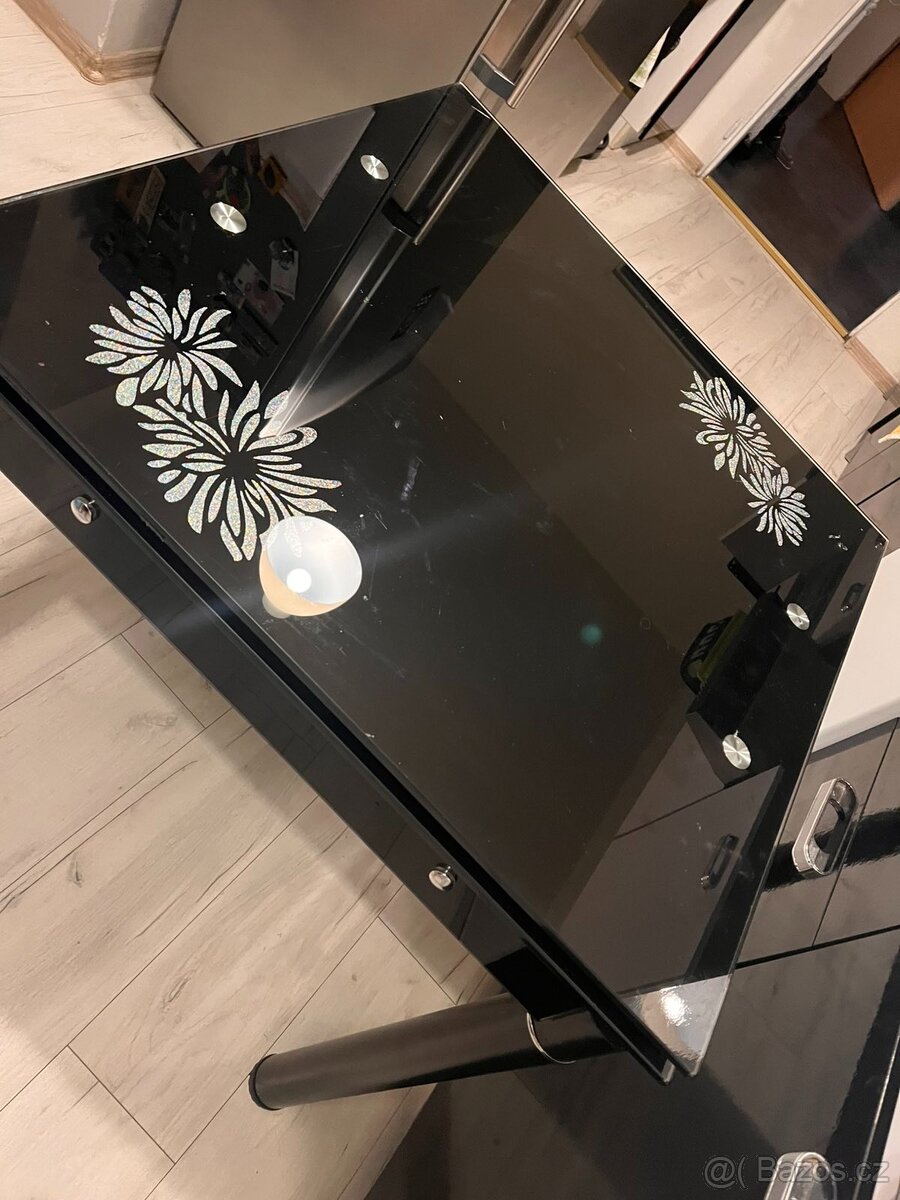 Prodám jídelní stůl - 5