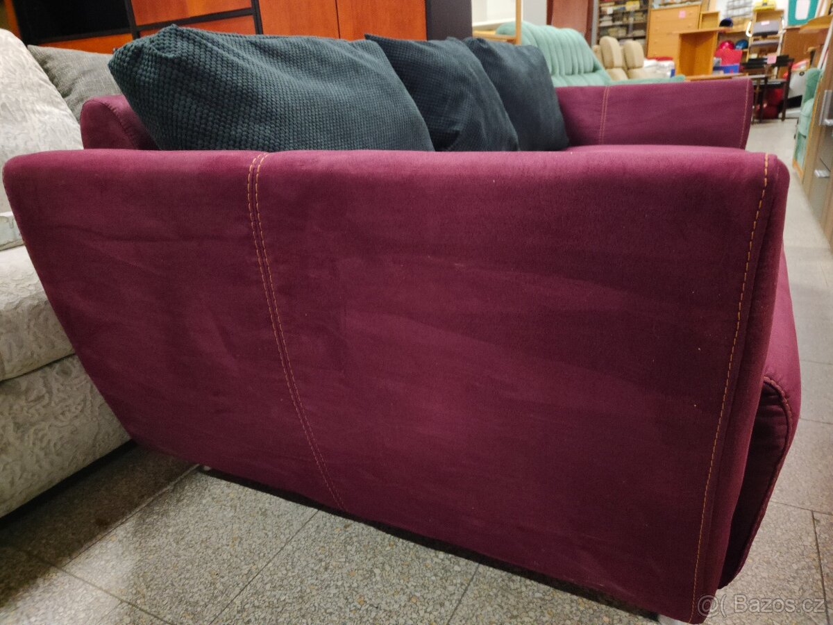 Pohovka dvojka se 3 polštáři - 5