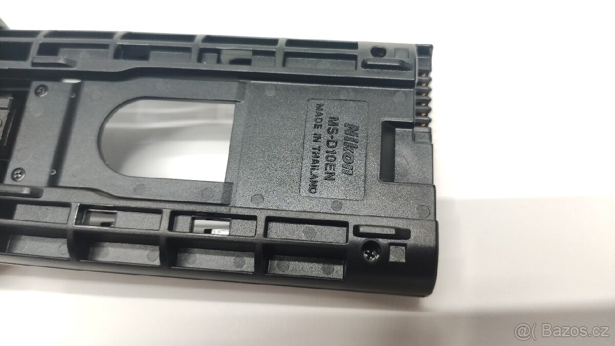 Predám príslušenstvo k Nikon MB-D10 - 5