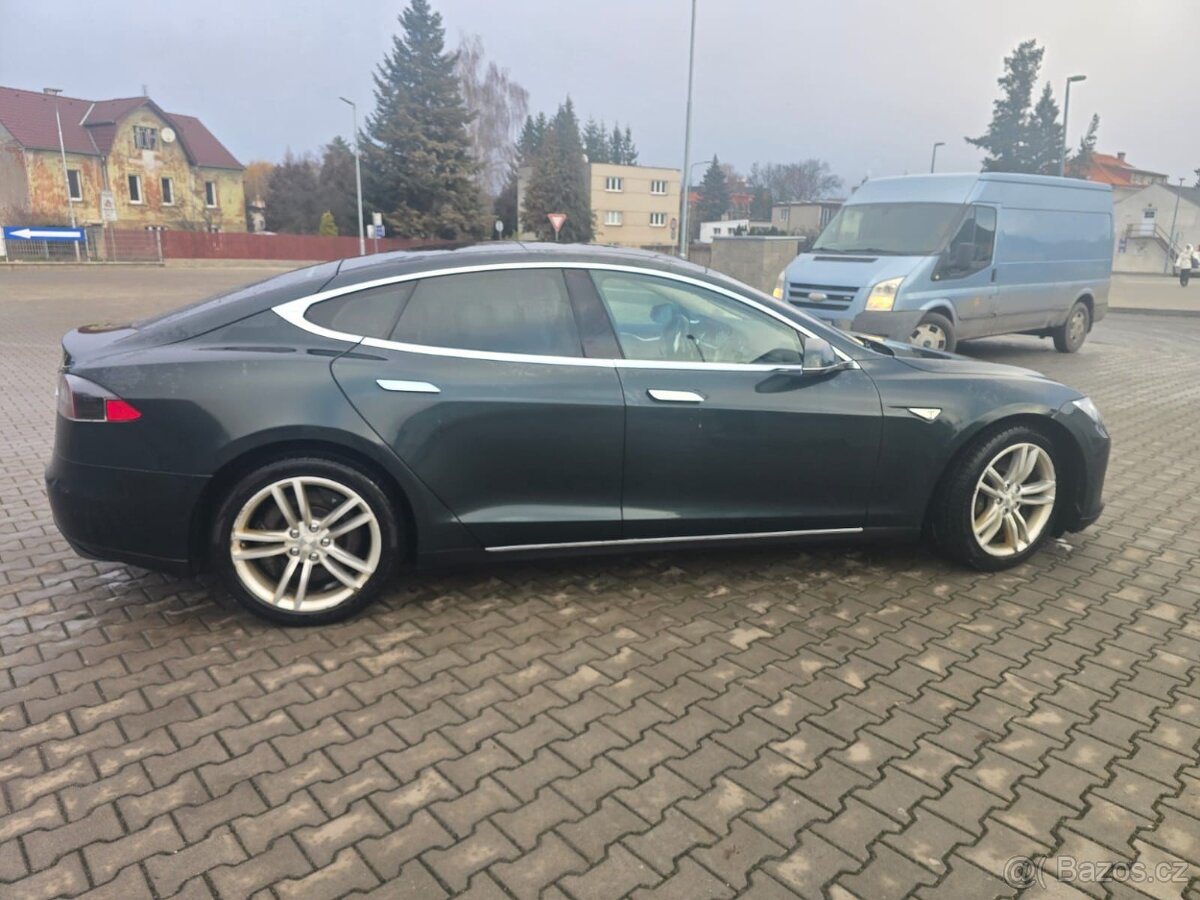 Tesla Model S 85 Free Supercharger - 5