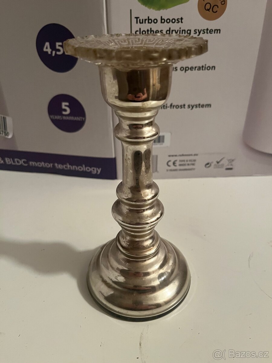 Zelene, cerne sklo a svicen - 5