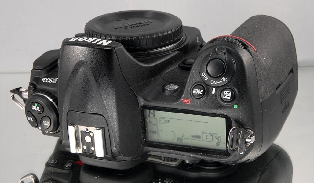 Nikon D300S DX 12.3 MPixJPEG+RAWHDV60000 Exp. - 5