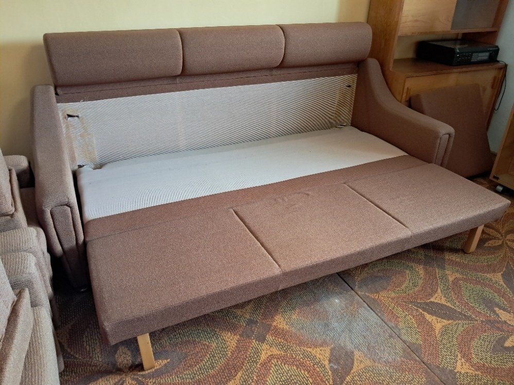 rozkládací válenda s křesly a taburety - 5