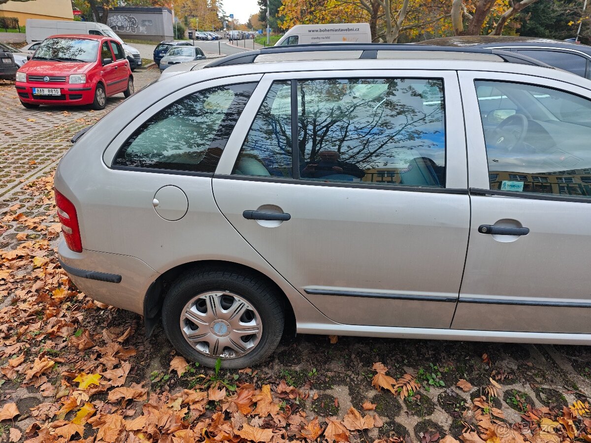 ŠKODA FABIA COMBI STŘÍBRNÁ - 5