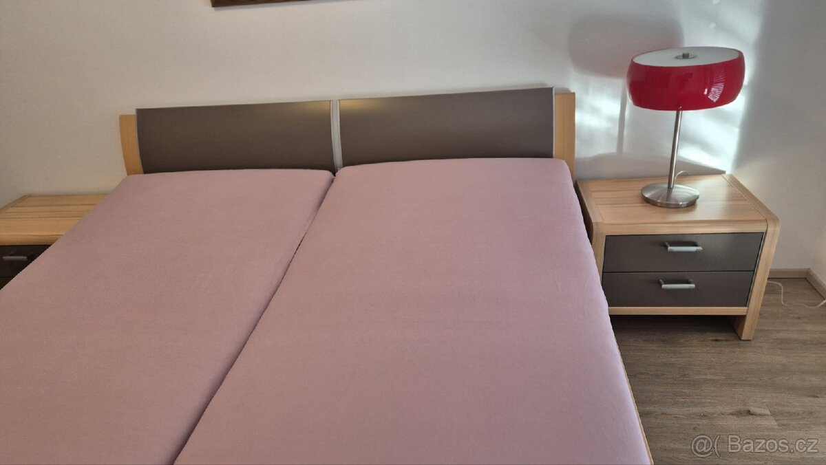 Manželská postel a 2 noční stolky - 5