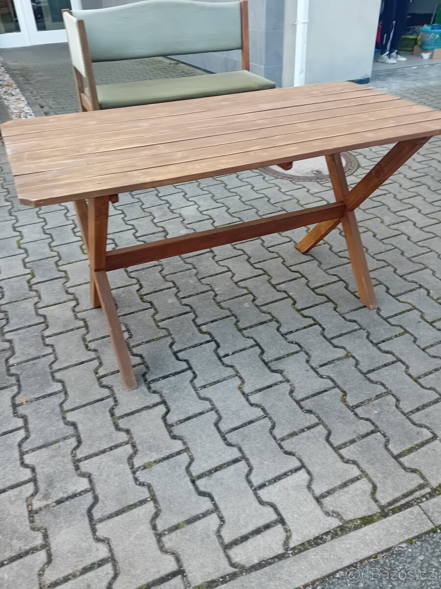 dřevěný stůl a rohová lavice - 5