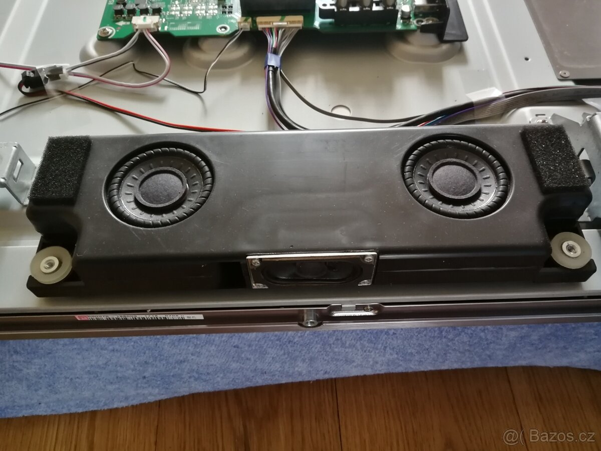 TV Hisense H65M7000 na ND, prasklý displej - 5