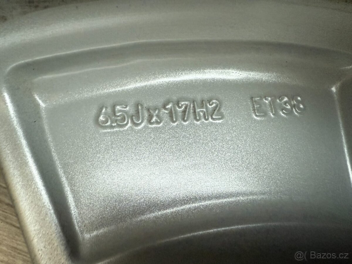 R17 ORIG.ALU KOLA ŠKODA KODIAQ NANUQ 215/65/17 99% - 5