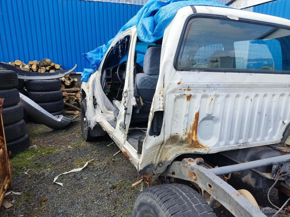 Toyota Hilux 2,4 TD. 66kw r.v 2000