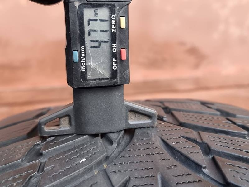 Zimní Nokian 215/60/16 - 5