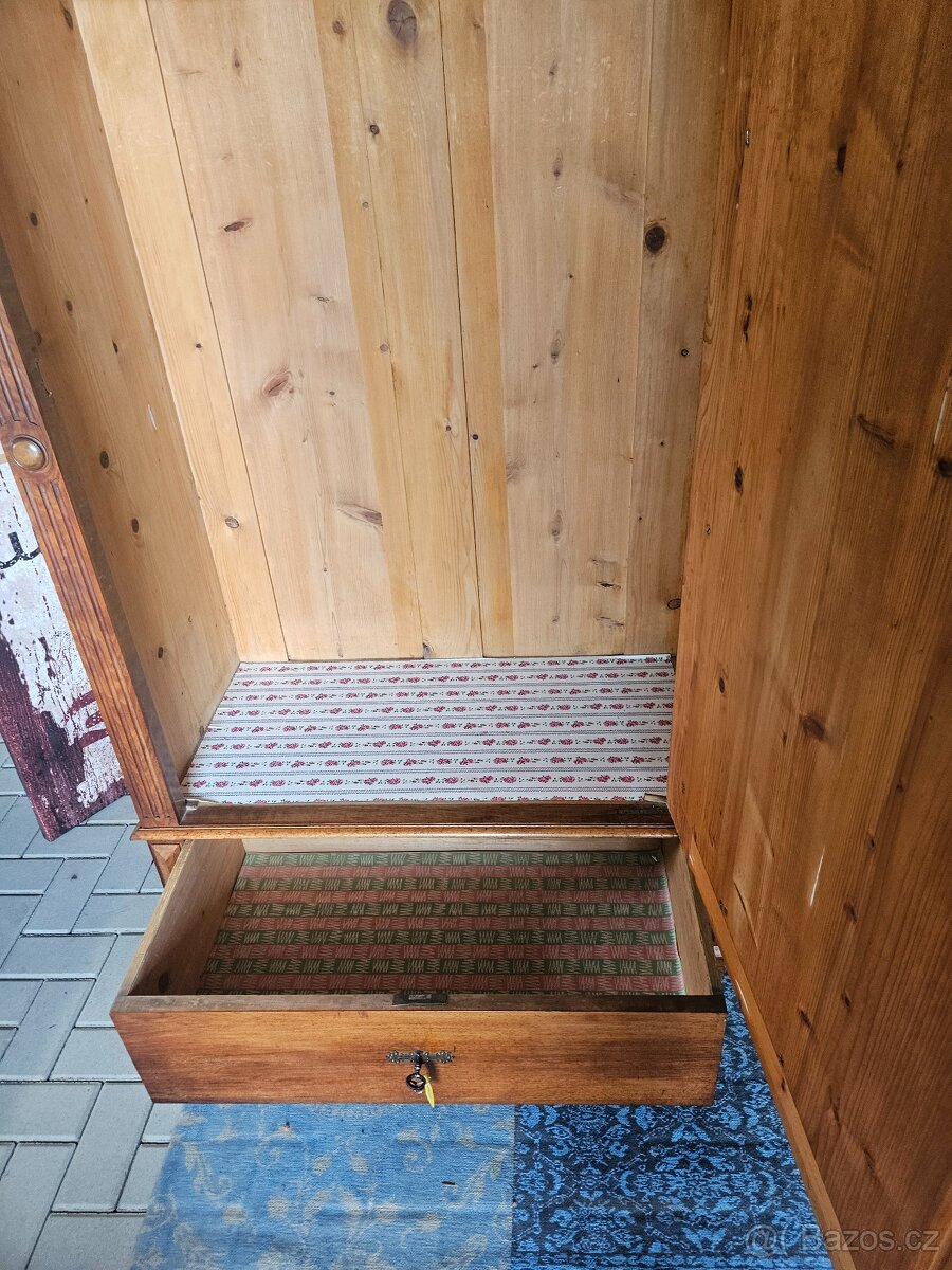 Starožitná skříň se zrcadlem - 5