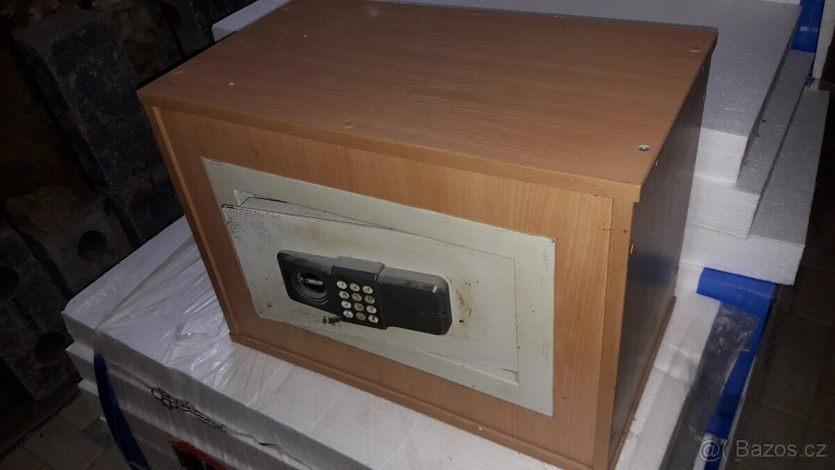 Prodám malý trezor - 5