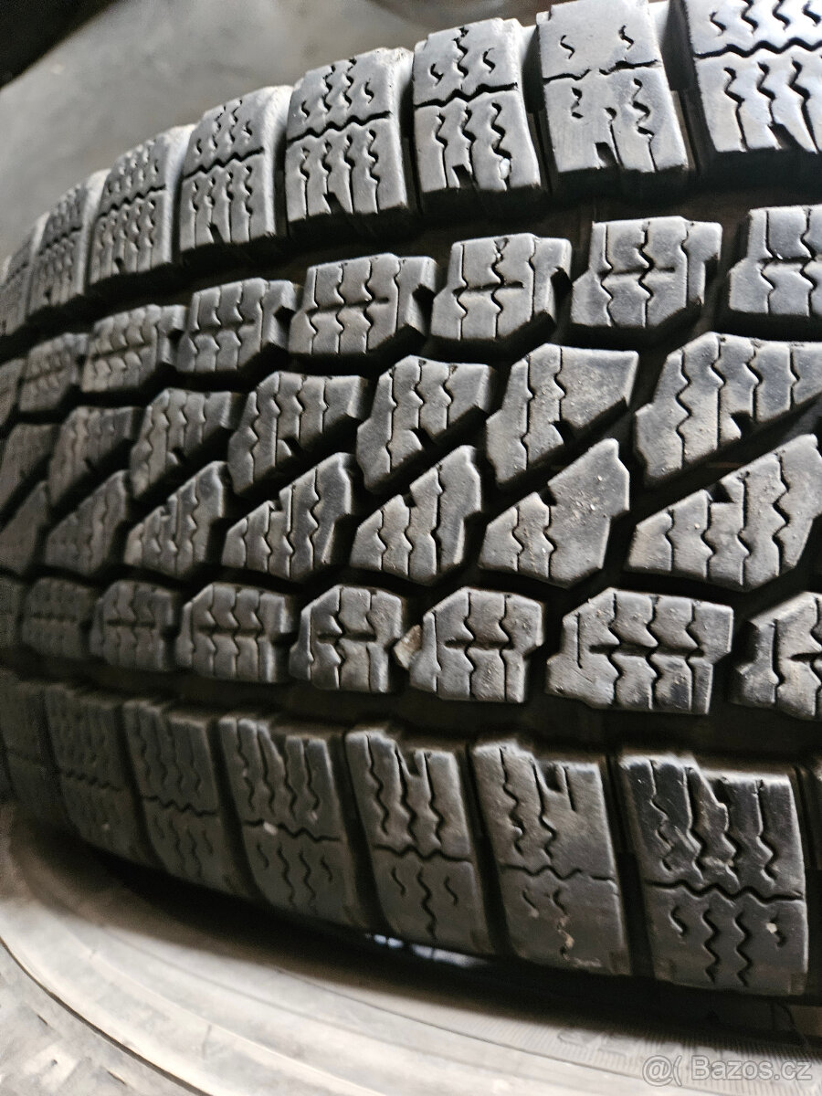 215/65R16C 109/107T Firestone - 5