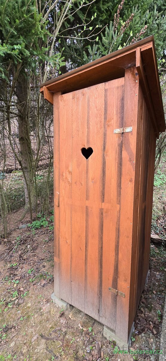 zahradní 2 chatky u lesa Jundrov Brno , zahrada 786 m2 , par - 5