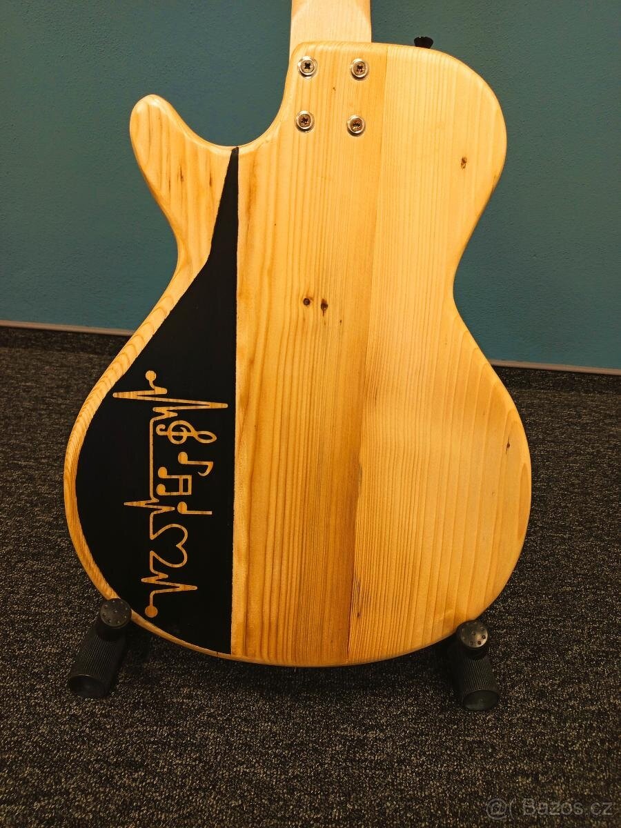 Elektrická kytara s logem Fender - 5