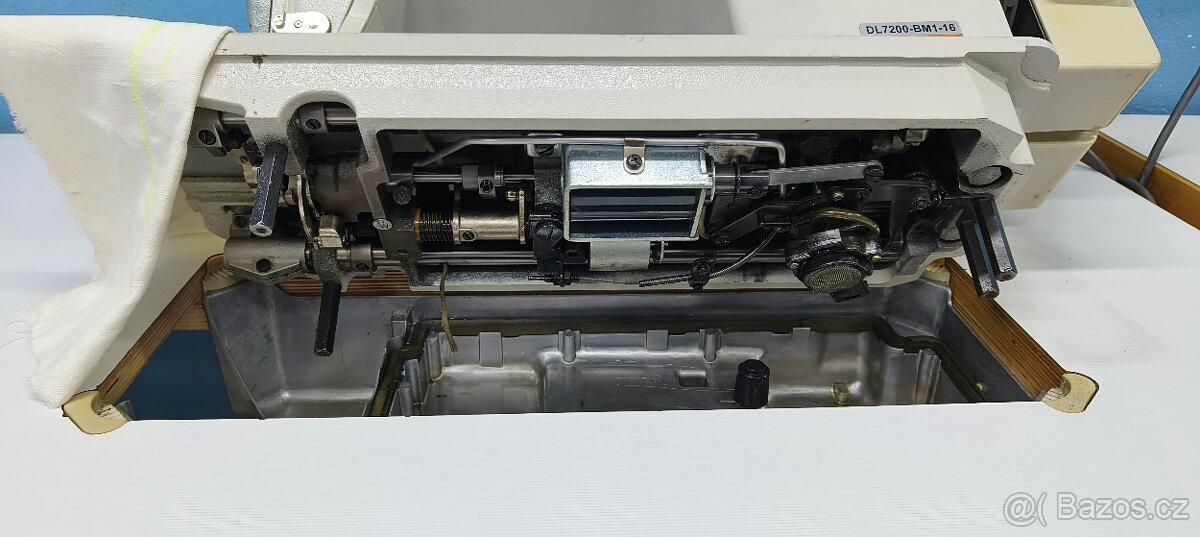 Průmyslový automatický šicí stroj Siruba DL-7200 BM1-16 - 5