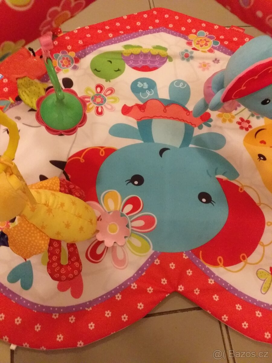 Hrací podložka s hrazdičkou ve tvaru srdíčka - 5