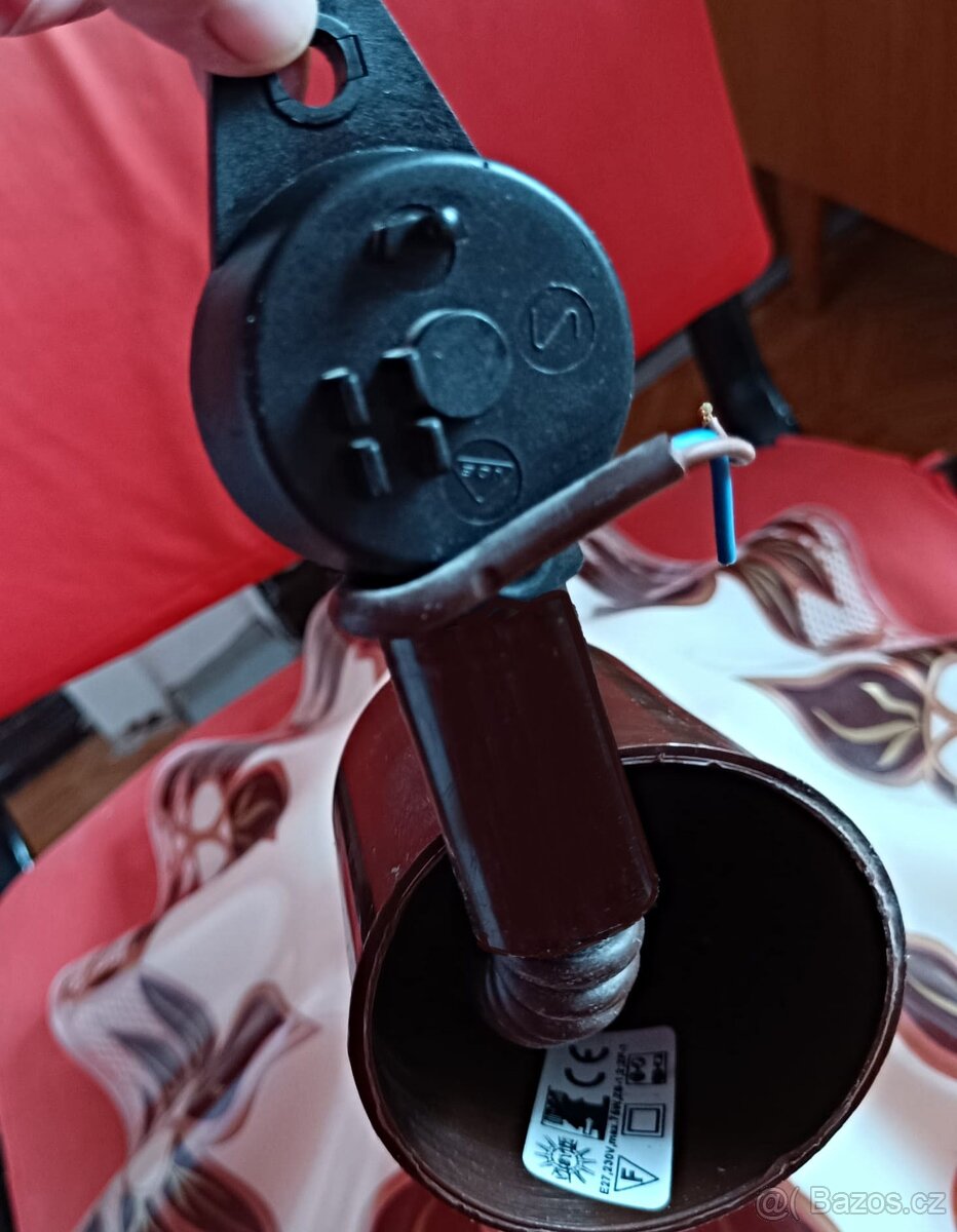 Prodám levně lustr. Plast béžovo/hnědý. - 5