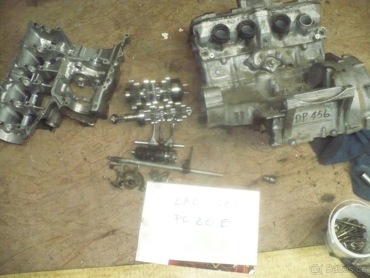 Honda CBR 500 PC 20 r. 88 díly - 5