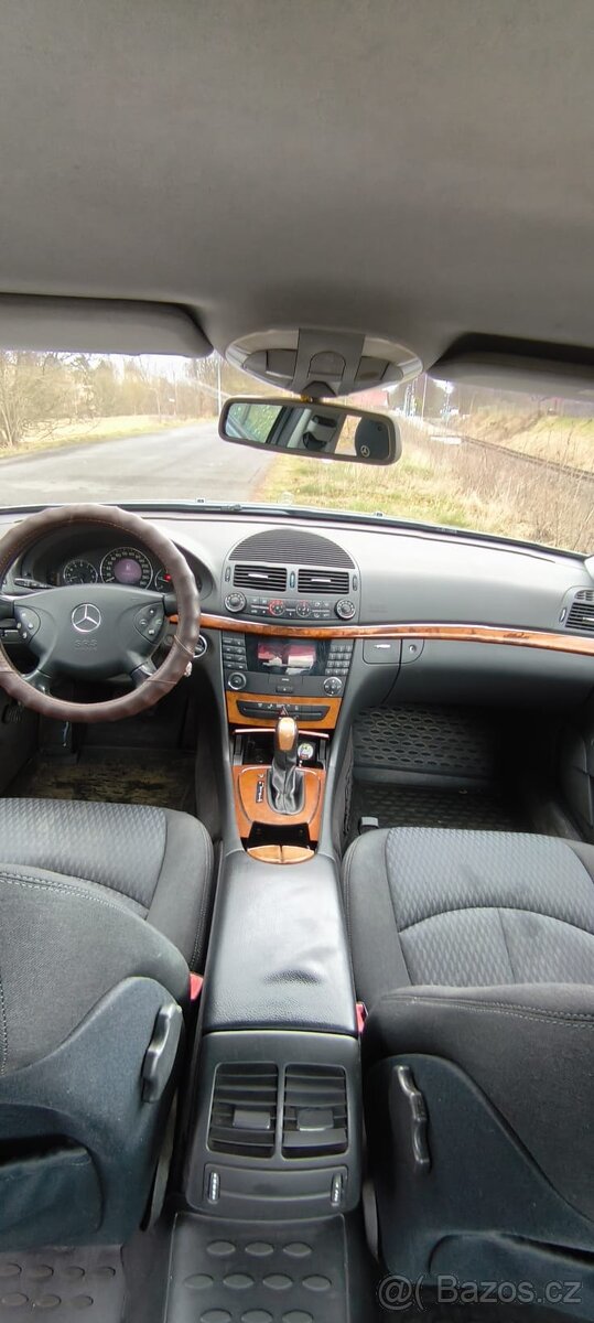 Mercedes-Benz E 211 - 5