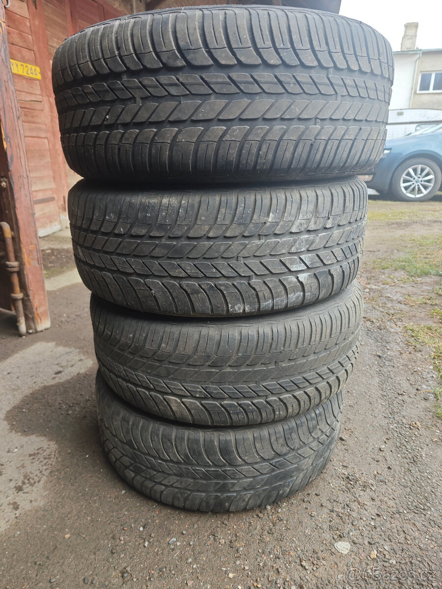 Prodám sadu disků Peugeot 6,5Jx16H ET31 + pneu 205/55/R16 - 5
