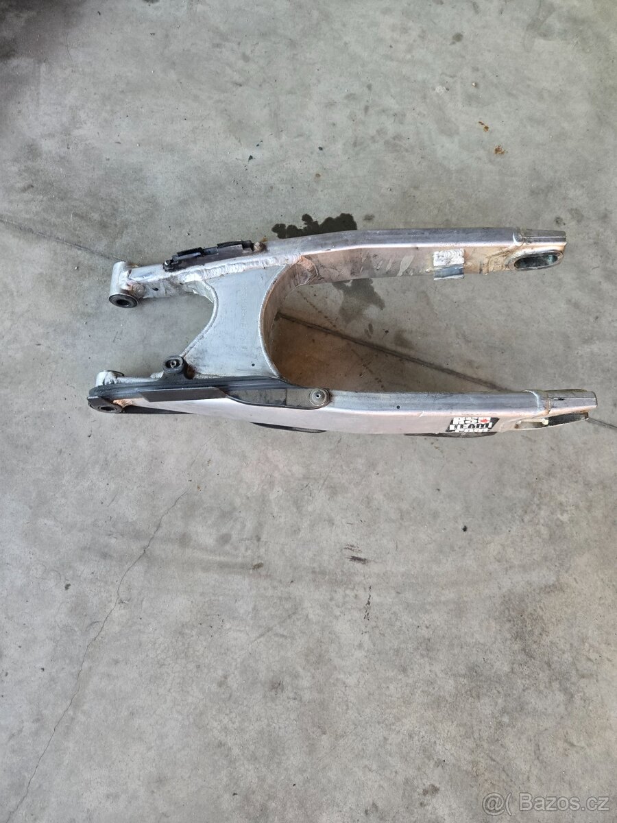 Zadní kyvna vidlice husqvarna 125