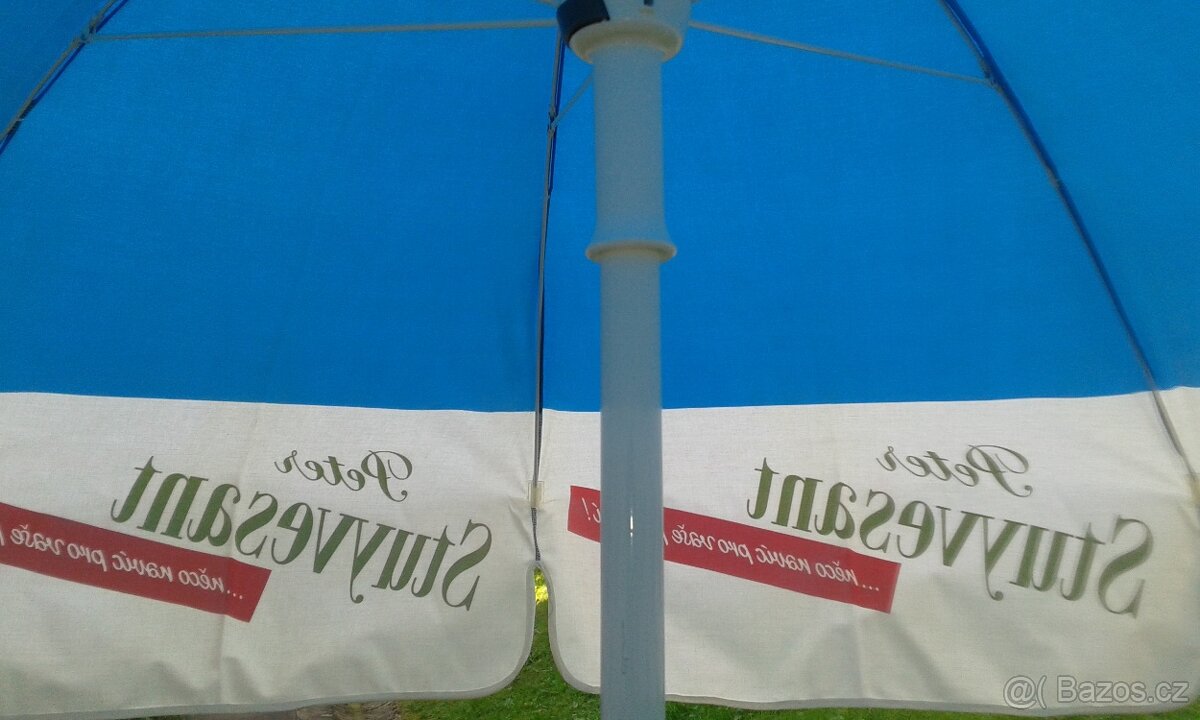 KVALITNÍ PLASTOVÝ ZAHRADNÍ STŮL A SLUNEČNÍK - 5