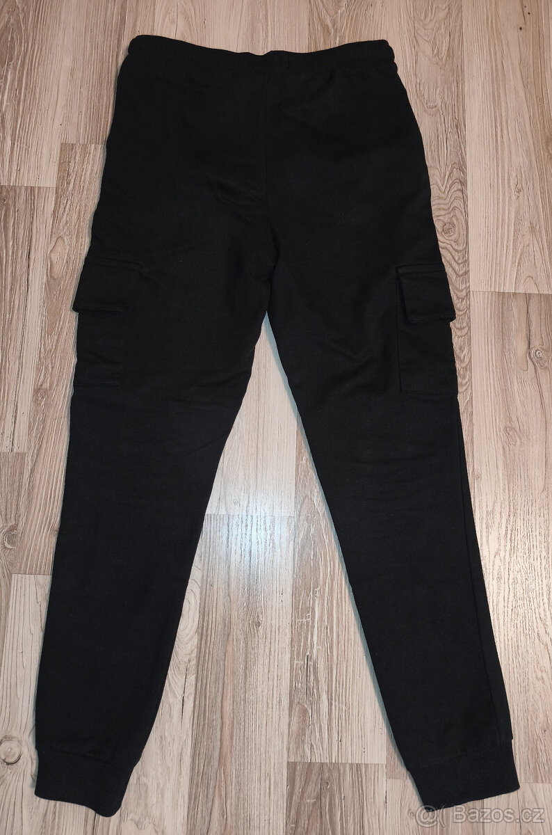 Dětské černé tepláky s kapsami Sinsay - vel. 140 - 5