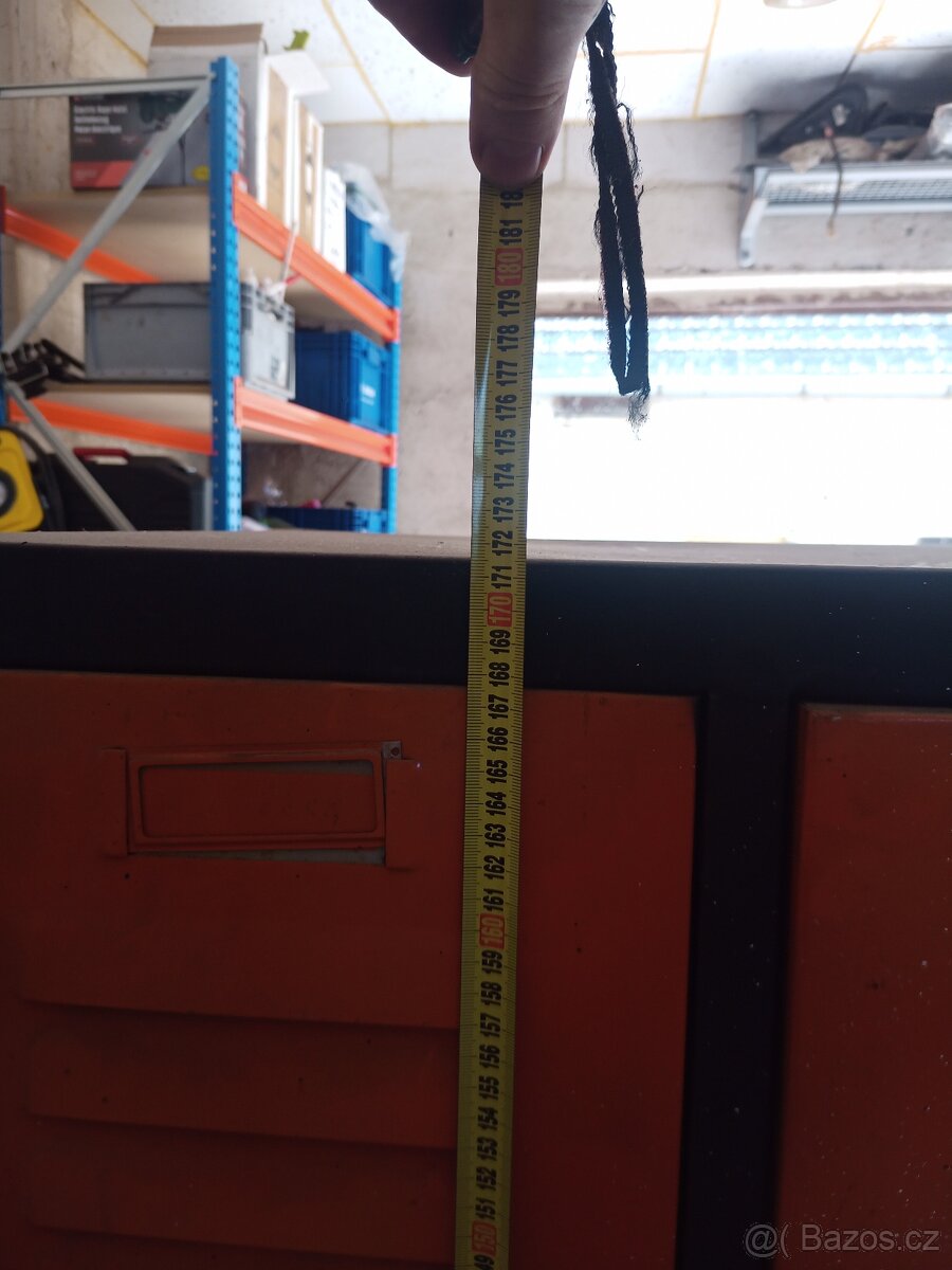 Dílenská šatní skříň - 5