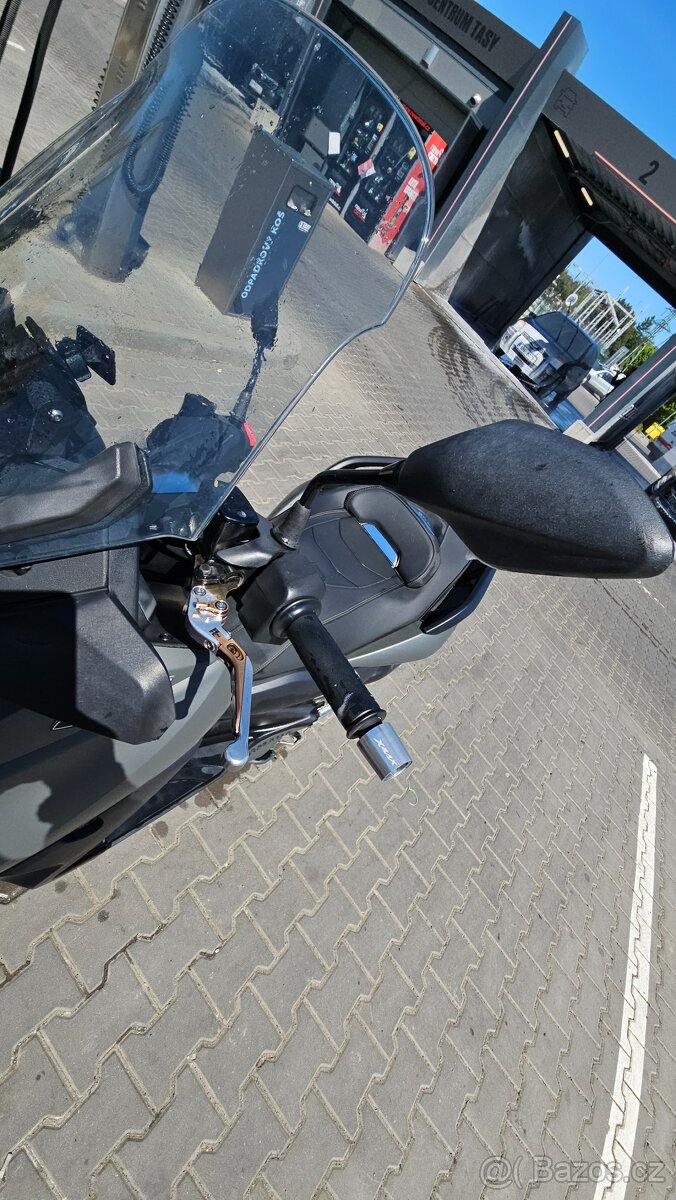 Yamaha Xmax Tech 125 - 5