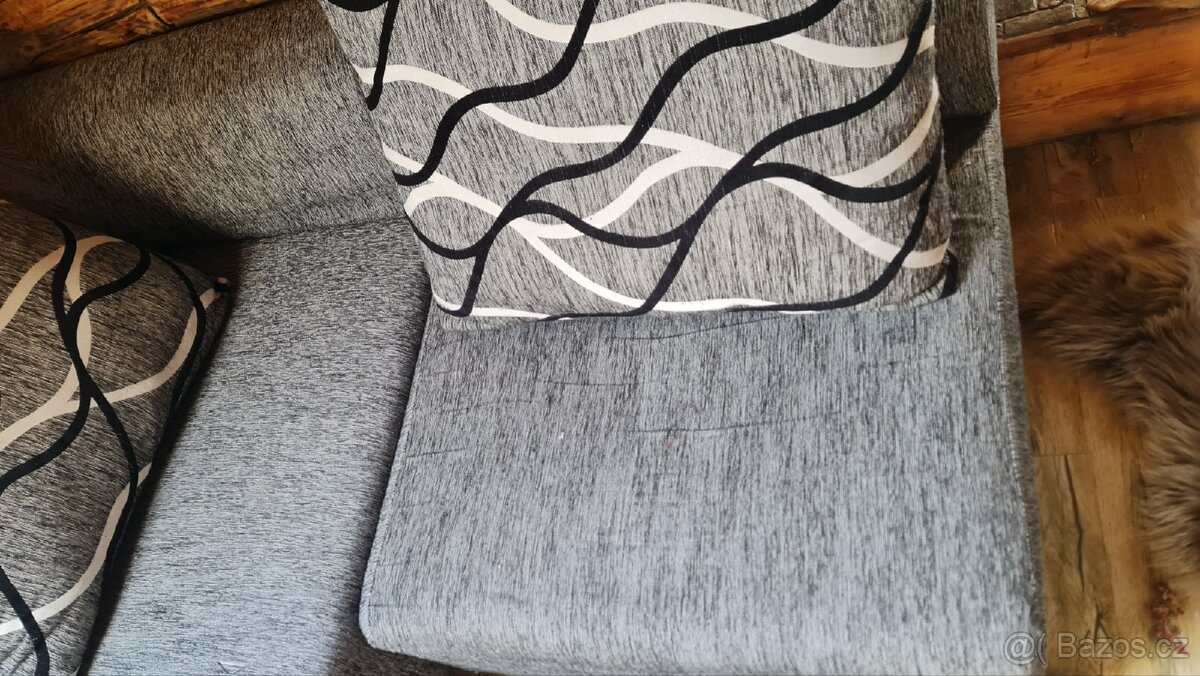 Sedačka s polštáři - 5