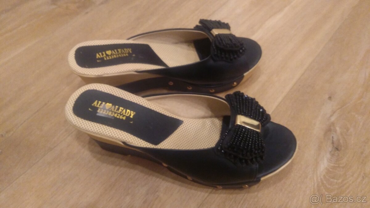 Nové sandály na klínku - 5