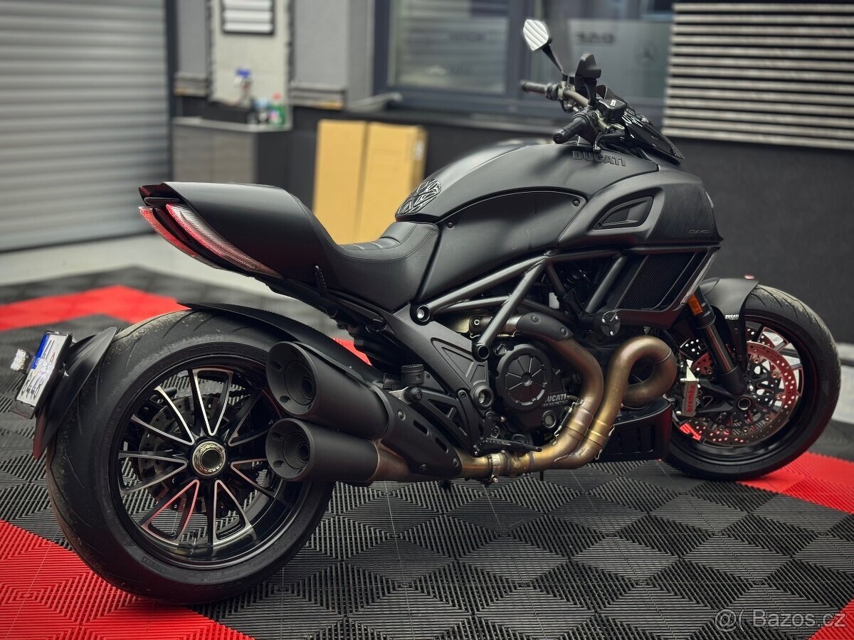 Ducati Diavel Carbon 2017 - 5