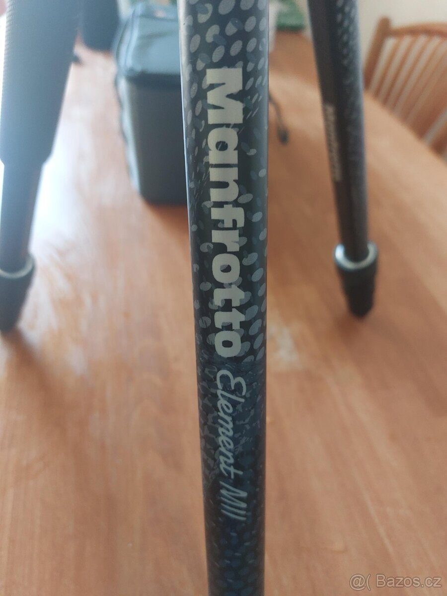 Prodám stativ Manfrotto Element MII hliníkový - 5