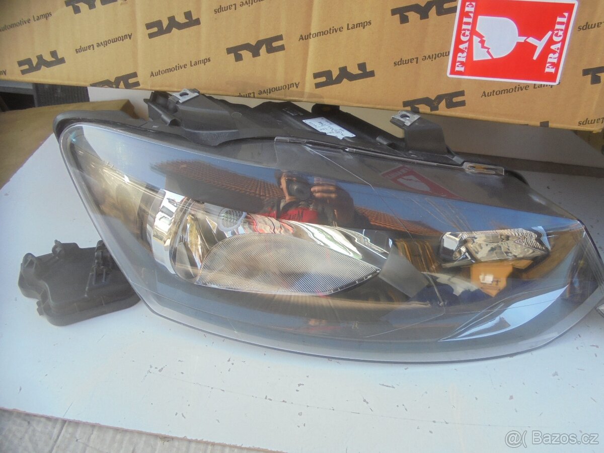 Zpět na výpis VW POLO 6R - přední světla H4 - 5
