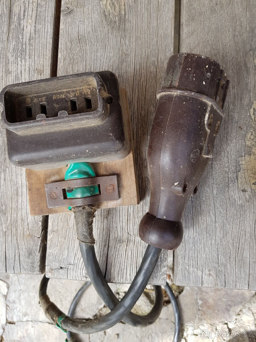 Vypínače, zástrčky, jističe, relé, zásuvka 380V/32A - 5